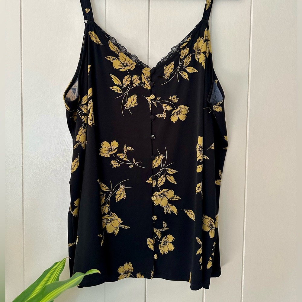 Torrid Black and Yellow Fitted Tank